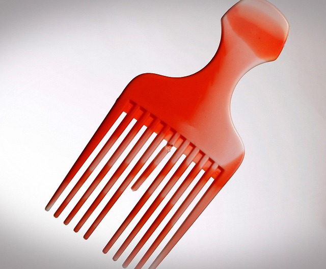 comb, failure, tooth loss, red, white, there, canceled, broken, gray